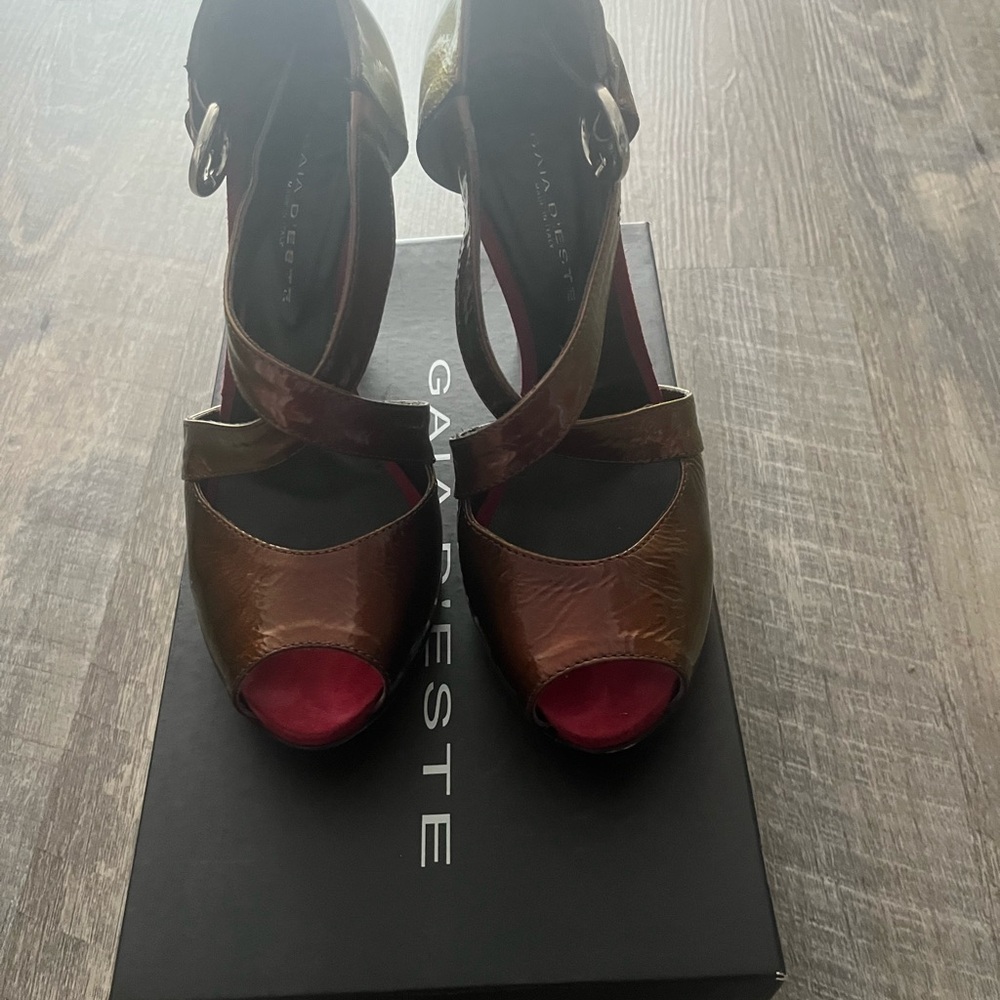 Gaia D’Este Gorgeous Moon Shining Brown/Burgundy Hills. Made in 🇮🇹